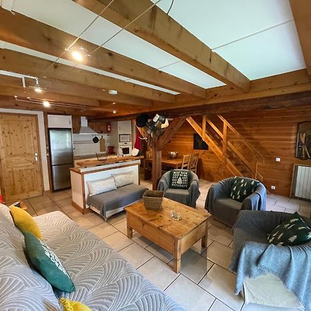 Le Chal Heureux Bel Appartement Dans Vieille Ferme De Montagne Renovee Les Orres Exterior photo