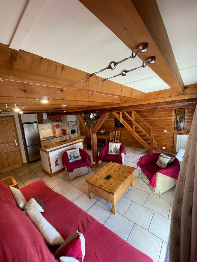 Le Chal Heureux Bel Appartement Dans Vieille Ferme De Montagne Renovee Les Orres Exterior photo